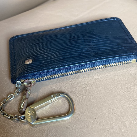 Louis Vuitton Zip Card Key Case, Black Epi Leather, Preowned , CA0063 - Picture 7 of 15